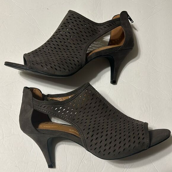 STYLE & CO Haddiee Gray Ankle Booties Shooties Microsuede Perforated Cut Out - Picture 2 of 11
